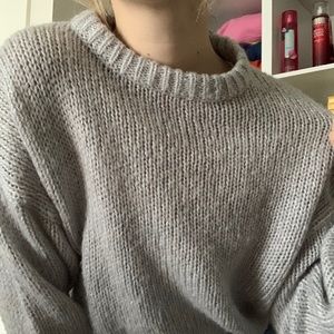 GREY KNIT SWEATER